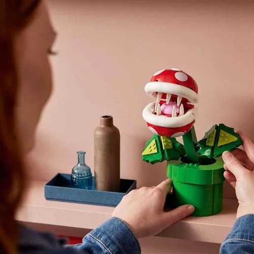 Vista 2 de LEGO Super Mario - Juego de construcción de plantas de piraña para adultos, Mario coleccionable para hombres y mujeres, a partir de 18 años, regalo