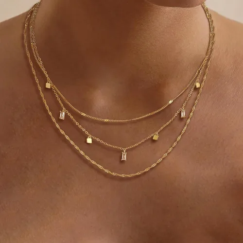 Vista 2 de Fwlisesa Collares en capas para mujer, conjunto de collares de oro delicado, collar de gargantilla chapado en oro de 14k, con circonita cúbica
