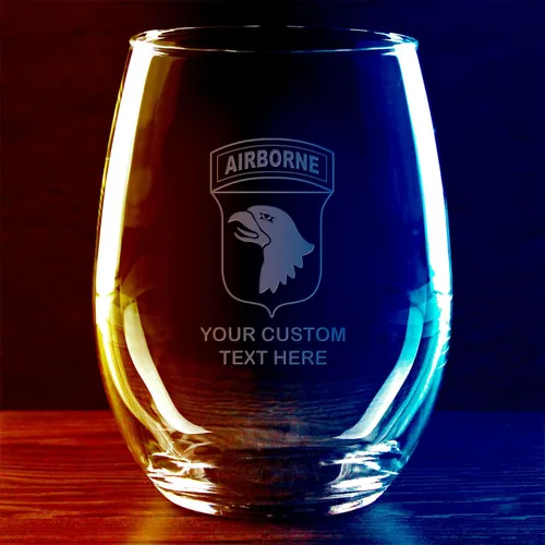 Vista 3 de 7.62 Design 101ª División Aerotransportada del Ejército de los Estados Unidos Grabada 21 oz. Copa de vino personalizada sin tallo