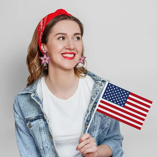 Vista 2 de Pendientes de bandera americana para mujeres y niñas, aretes colgantes de estrella con cuentas patrióticas, pendientes del Día de los Caídos del 4