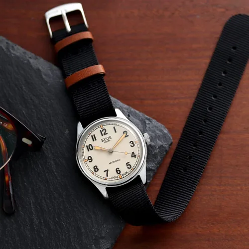Vista 2 de KUOE Old Smith 90-002 No-Date, Automatic NH38 Movement, Ivory, Replacement Belt Included