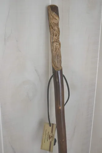 Vista 7 de Wood Spirit - Bastón de despertar, bastón de senderismo en madera oscura de hasta 60 pulgadas