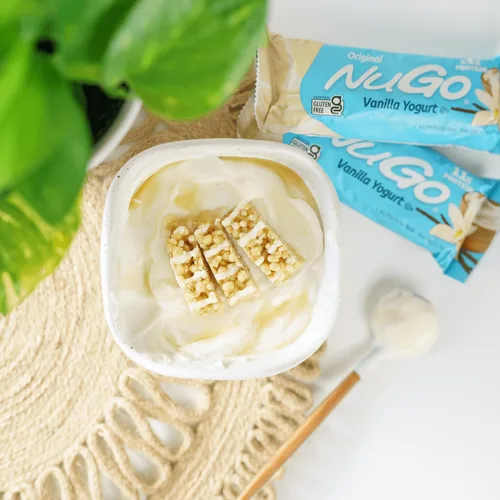 Vista 3 de NuGo Original, yogur de vainilla, barra de proteínas de 0.39 oz, sin gluten, 15