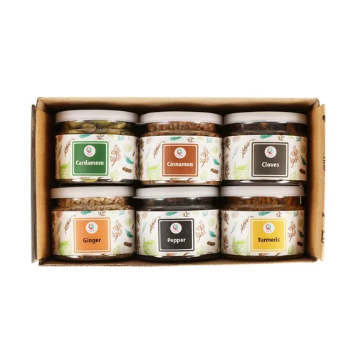 Vista 4 de Set de especias (6 especias esenciales) Cardamomo, canela, clavo, jengibre, pimienta, cúrcuma Set de regalo perfecto para especias por Yogi's