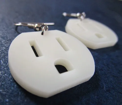 Vista 5 de Aretes de salida eléctricos hipoalergénicos hechos a mano, sin níquel, divertidos aretes colgantes para electricista, joyería de estilo ecléctico