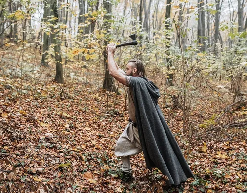 Vista 7 de Norse Tradesman Hacha de lanzamiento vikingo de 14 pulgadas, hacha nórdica totalmente afilada, cabeza de hacha de acero al carbono con punto de cruz