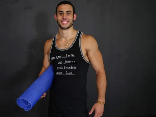 Vista 6 de CRITICAL BENCH.COM Em-Powering Yoga - Follow Along DVD