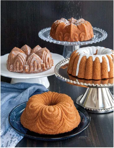 Vista 3 de Nordic Ware 91377 Nordicware Molde Cuarteto Bundt de 9 Tazas, Dorado