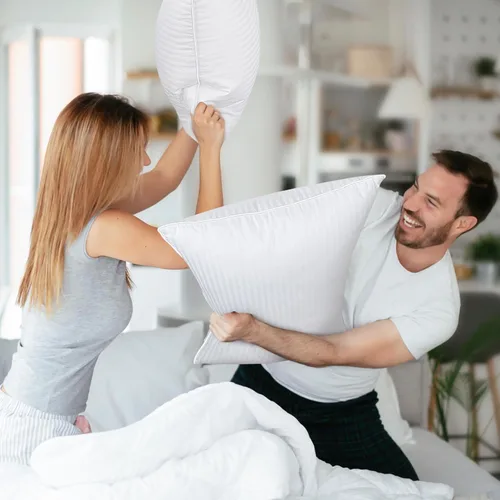 Vista 2 de COZSINOOR Almohadas de Plumas de Ganso Tamaño Queen Juego de 2 - Almohada de Cama de Plumón de Hotel para Dormir, Funda de Algodón Suave de 600 TC