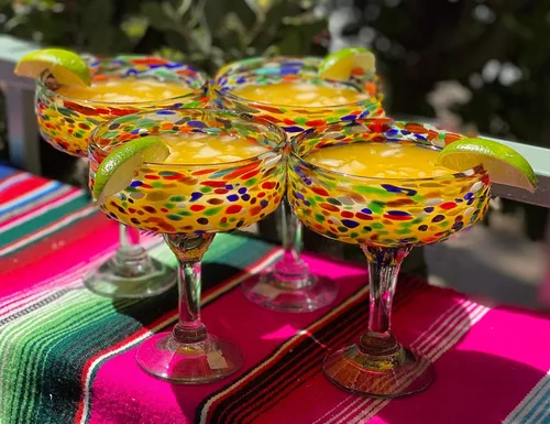 Vista 5 de Dos Sueños Vidrio soplado a mano mexicano – Juego de 4 vasos de Margarita soplados a mano Confetti Rock (16 oz)