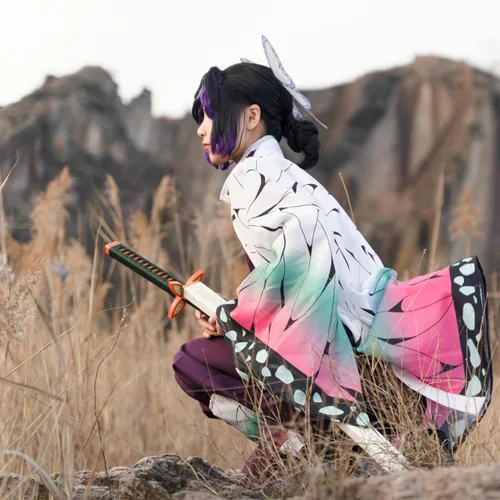Vista 4 de Demon Slayer Tanjiro Nezuko Cosplay para niños, Shinobu Zenitsu Giyuu Tomioka Kimono Cosplay Disfraz con aretes para mujer