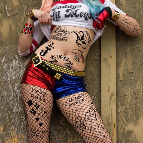 Vista 2 de 5 hojas de tatuajes temporales de Halloween HQ para mujeres, hombres y adultos, tatuajes de manos de cara de Joker, kit de maquillaje de Halloween
