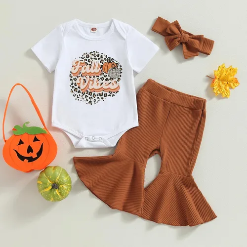 Vista 2 de Karuedoo Conjunto de mameluco de manga corta para bebé niña, Halloween, Acción de Gracias, calabaza, otoño, pantalones acampanados y diadema