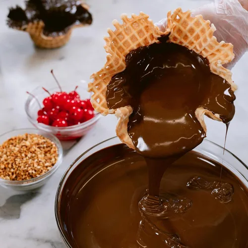 Vista 6 de Ghirardelli Obleas de revestimiento premium oscuras, 5 libras con cuchara