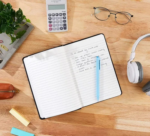 Vista 4 de Amazon Basics - Cuaderno clásico de tapa dura con rayas, 24 paquetes, 240 páginas, 5 x 8.25 pulgadas, color negro