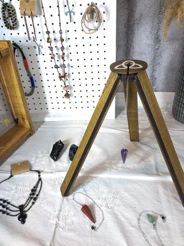 Vista 7 de Trinqueta - Soporte de péndulo de madera para trípode de radiestesia, soporte de péndulo para tablero de péndulo de 10 pulgadas, máquina