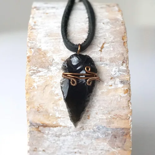 Vista 3 de Black Obsidian Arrowhead Necklace - Antique Bronze Wire Wrapped Pendant - 24 inch Black Leather Cord - Gift for Him