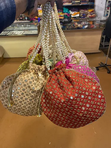 Vista 7 de Bolso de mano con asa de perlas de Batwa, diseño étnico indio, para mujer