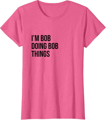 Vista 85 de Camiseta con texto en inglés "I'm Bob Doing Bob Things" Asfalto