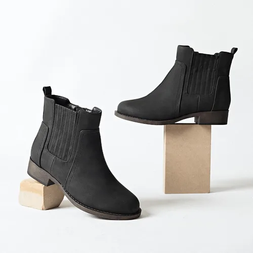 Vista 4 de Ataiwee Botines para mujer, con cremallera lateral clásica, cómodas y gruesas botas de tacón de bloque.
