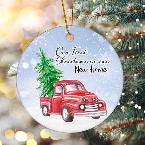 Vista 2 de Adornos redondos de cerámica para Navidad, camión rojo de Navidad, nuestra primera Navidad en nuestro nuevo hogar, adornos para árbol de Navidad