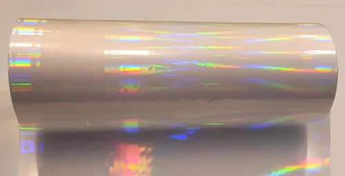 Vista 3 de Película laminadora holográfica arcoíris - 1.6mil 12.75" x 1000', núcleo de 3", brillo transparente