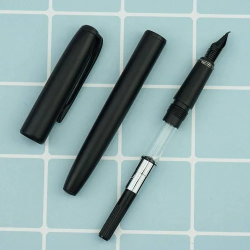 Vista 4 de erofa Picasso 916 - Pluma estilográfica negra mate con caja, bolígrafo de caligrafía doblada de titanio negro