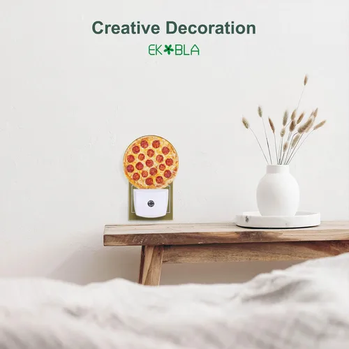 Vista 5 de EKOBLA Luz nocturna enchufable para pizza, patrón de comida de queso y salchichas, luz nocturna LED con sensor automático para habitación