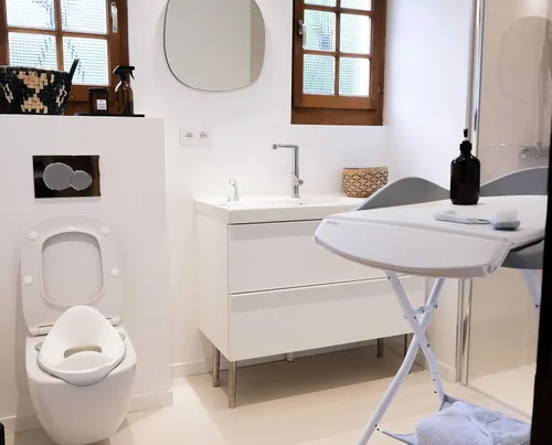 Vista 3 de BEABA - Asiento de entrenamiento para ir al baño, fácil de colocar y antideslizante, diseño higiénico con protector contra salpicaduras, asiento