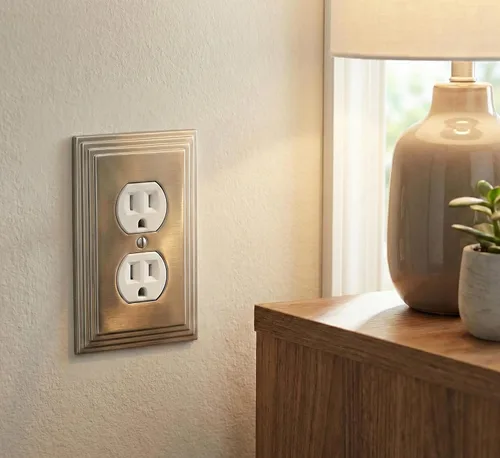 Vista 2 de Cosmas 25026-SN Níquel Satinado Single Duplex Electrical Outlet Placa de Pared/Cubierta