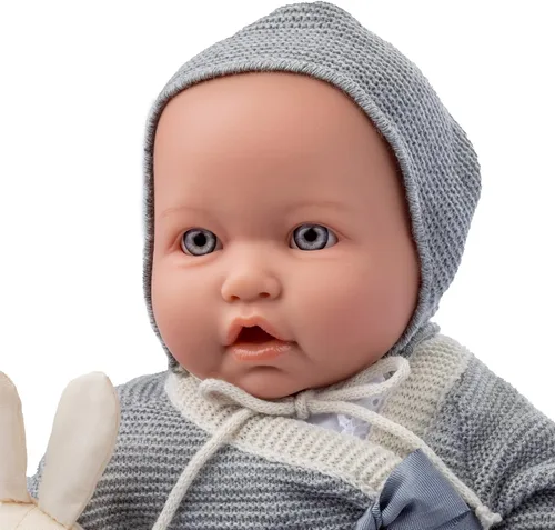 Vista 2 de JC Toys La Baby Original Gray Collection Set de regalo Cuerpo suave con peso de 17 pulgadas Fabricado en España Como un bebé real Ojos