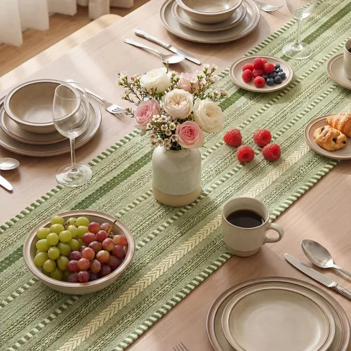 Vista 4 de Artoid Mode Camino de mesa tejido estilo granja verde ejército, decoración rústica de temporada festiva para la cocina y el comedor, para decoración