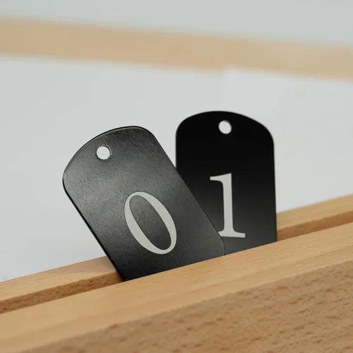 Vista 3 de Etiquetas numeradas de aluminio para identificación (1-10, negro)