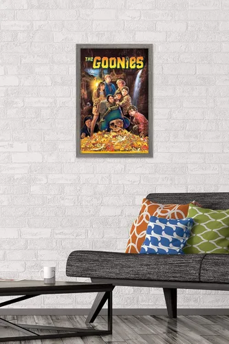 Vista 2 de Trends International The Goonies - Póster de pared de una hoja, 14.725 x 22.375 pulgadas, versión con marco de madera tipo granero Versión enmarcada