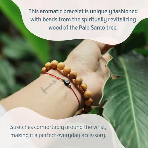 Vista 6 de Luna Sundara Pulsera Palo Santo y Huayruro hecha a mano en Perú altamente aromática y espiritualmente limpiadora