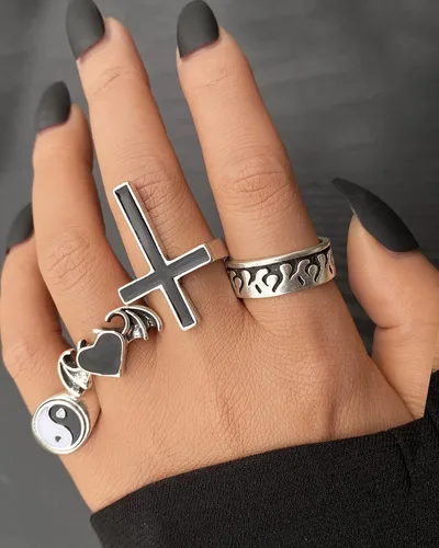 Vista 2 de Anillos punk góticos de plata vintage para hombres y mujeres y niñas paquete de anillos góticos geniales anillos de animales apilables gruesos a