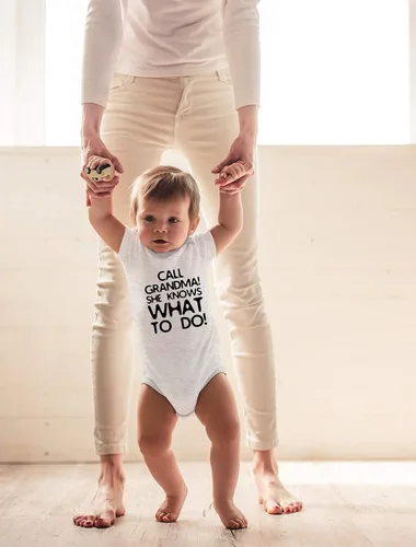 Vista 15 de CBTwear Call Grandma She Knows What To Do Baby Bodysuit - Adorable mameluco Ropa Unisex Humor Romper