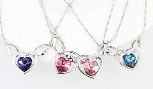 Vista 3 de Infinite U - Collar con colgante de cristal austriaco con diseño de alas de ángel, chapado en plata