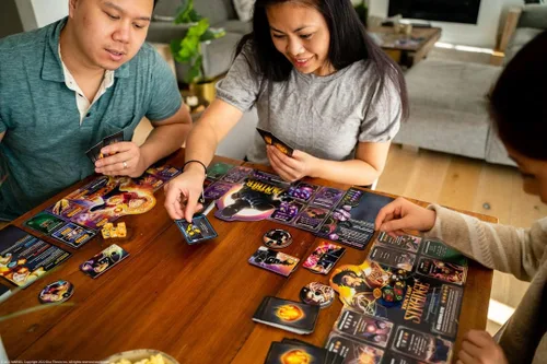 Vista 2 de Marvel Dice Throne Caja de 2 héroes con Black Widow, Doctor Strange Juego de dados competitivo independiente Juego de Marvel con licencia