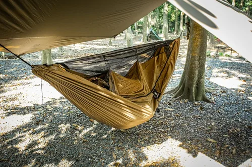 Vista 9 de OneTigris KOMPOUND - Hamaca de campamento con red, hamaca portátil ligera con cubierta interna cálida y correas amigables con los árboles