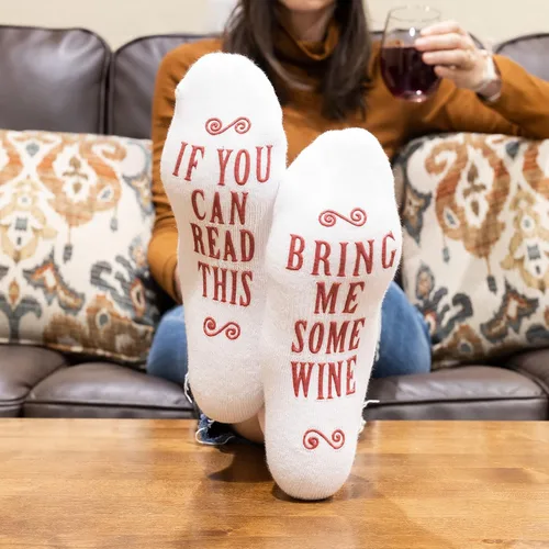 Vista 8 de Haute Soiree Calcetines novedosos para mujer, "If You Can Read This, Bring Me Some" - Talla única