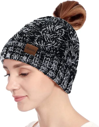 Vista 2 de Rosoz Gorro de cola de caballo para mujer, gorro cálido de invierno, suave, elástico, de punto trenzado, para moño alto