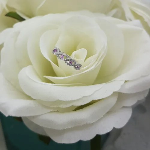 Vista 7 de Anillo de boda apilable de oro de 10 quilates con zafiro rosa y diamante blanco para mujer, zafiro rosa, Zafiro