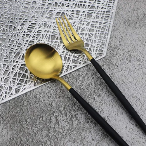 Vista 4 de Juego de cubiertos de oro mate, 5 piezas de acero inoxidable 18/10 con acabado satinado, servicio para 1, cuchara tenedor de cuchillo con pajitas
