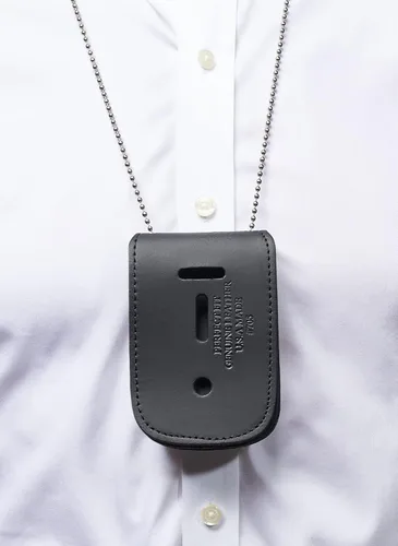 Vista 6 de Perfect Fit Shield Wallets Portatarjetas de cuero negro y cartera de identificación con cadena de collar de 30 pulgadas y trabilla para cinturón