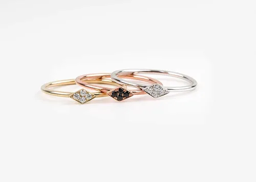 Vista 4 de Elegante joyero para mujer, anillo de rombo de diamantes pequeños en oro macizo de 9k, 14k y 18k, anillo geométrico rombo, banda minimalista
