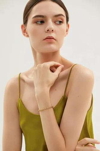 Vista 2 de POVIK Pulsera de clip, cadena de clip de papel chapada en oro de 14 quilates, pulsera de oro para mujer, pulsera de cadena ajustable para mujeres