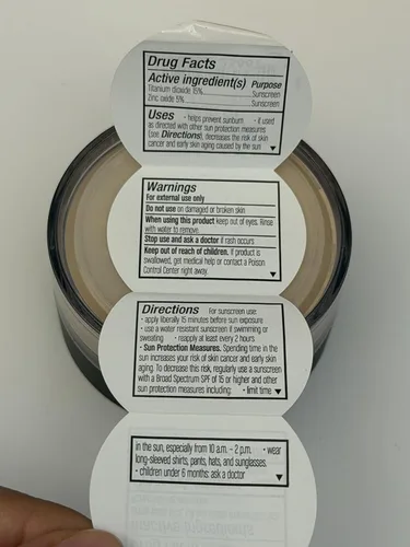 Vista 9 de Corrector cosmético tapa ojeras con protector solar factor 20.