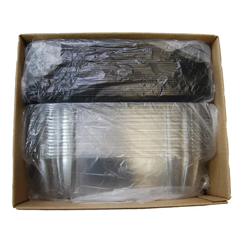 Vista 4 de Sabert Bandeja cuadrada UltraStack negra de 16 pulgadas con tapa transparente de cúpula de 3 pulgadas, plástico duradero, desechable, 25