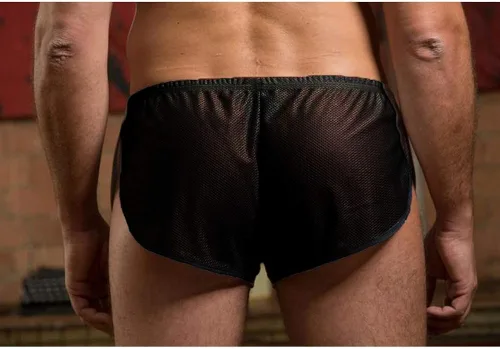 Vista 2 de Shorts extremos de malla para hombre con grandes aperturas laterales